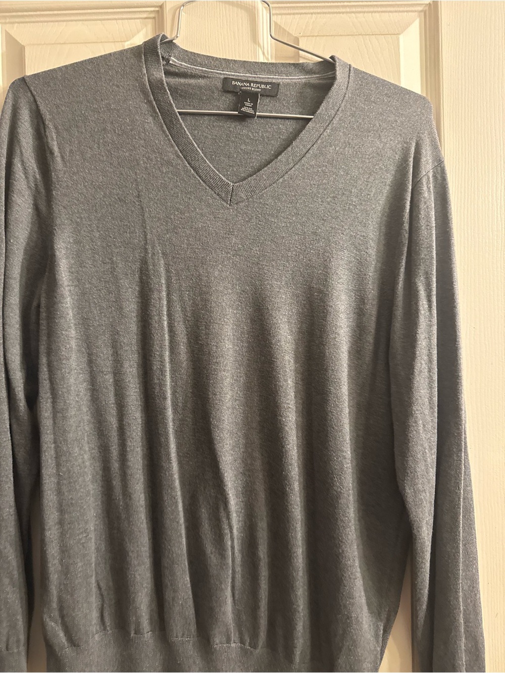 Banana Republic Men's V-Neck Sweater in Heather Gray